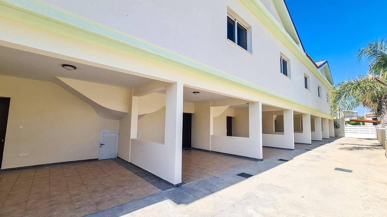For Sale: 7 Modern Townhouses in Chloraka, Paphos – Fully Furnished 2 & 3 Bedroom Homes Near the Beach
Discover a rare investment opportunity in the