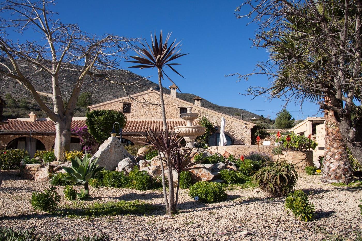 Mediterrane Naturstein-Finca mit wassereffizienter Gartengestaltung - Ihr nachhaltiger Rückzugsort in traumhafter Bergkulisse! Mediterrane Naturstein-Finca mit wassereffizienter Gartengestaltung - Ihr nachhaltiger Rückzugsort in traumhafter Bergkulisse!