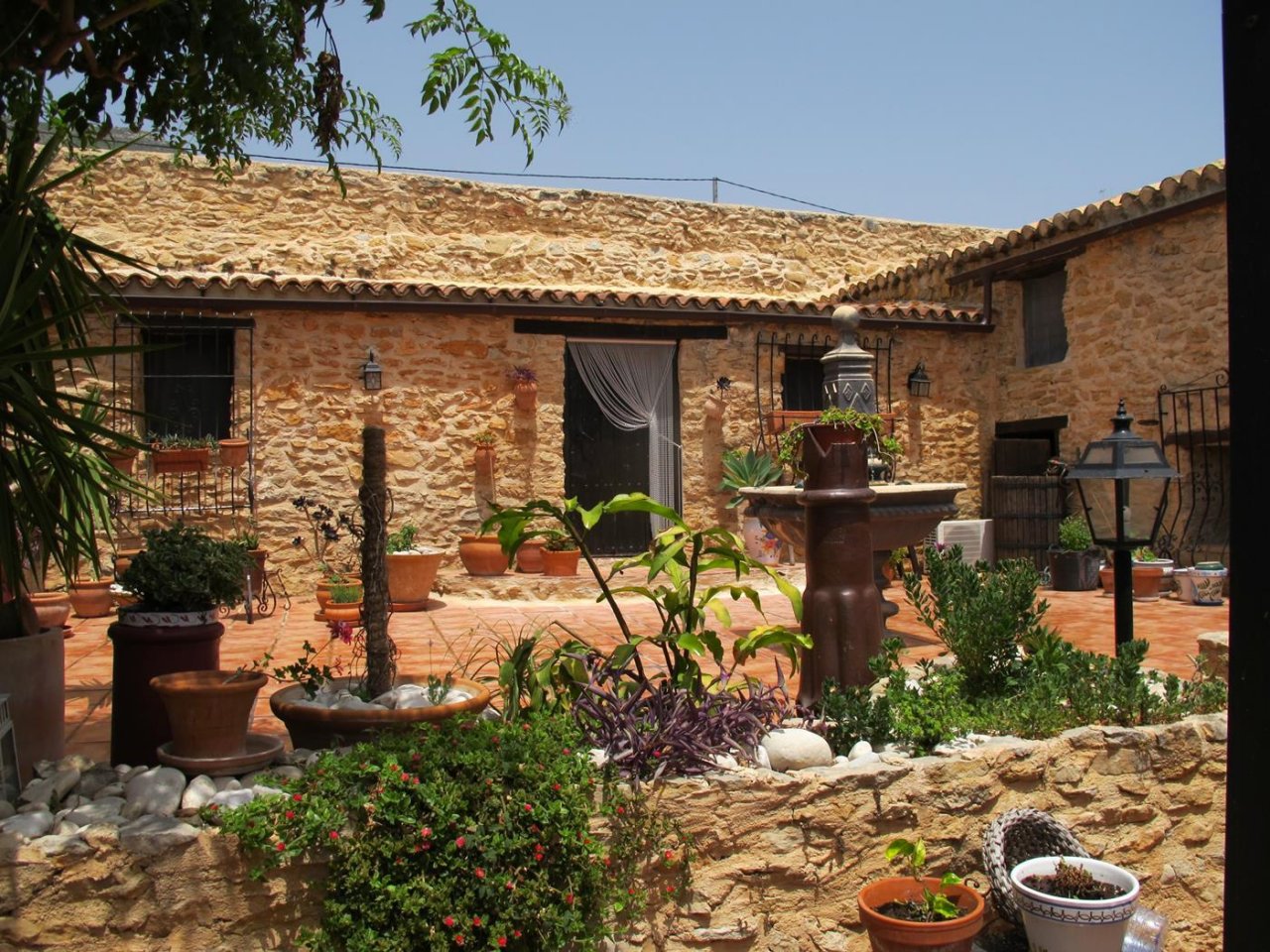 Mediterranes Natursteinhaus mit charmantem Innenhof - Ihr Rückzugsort zwischen Tradition und Lebensfreude! Mediterranes Natursteinhaus mit charmantem Innenhof - Ihr Rückzugsort zwischen Tradition und Lebensfreude!