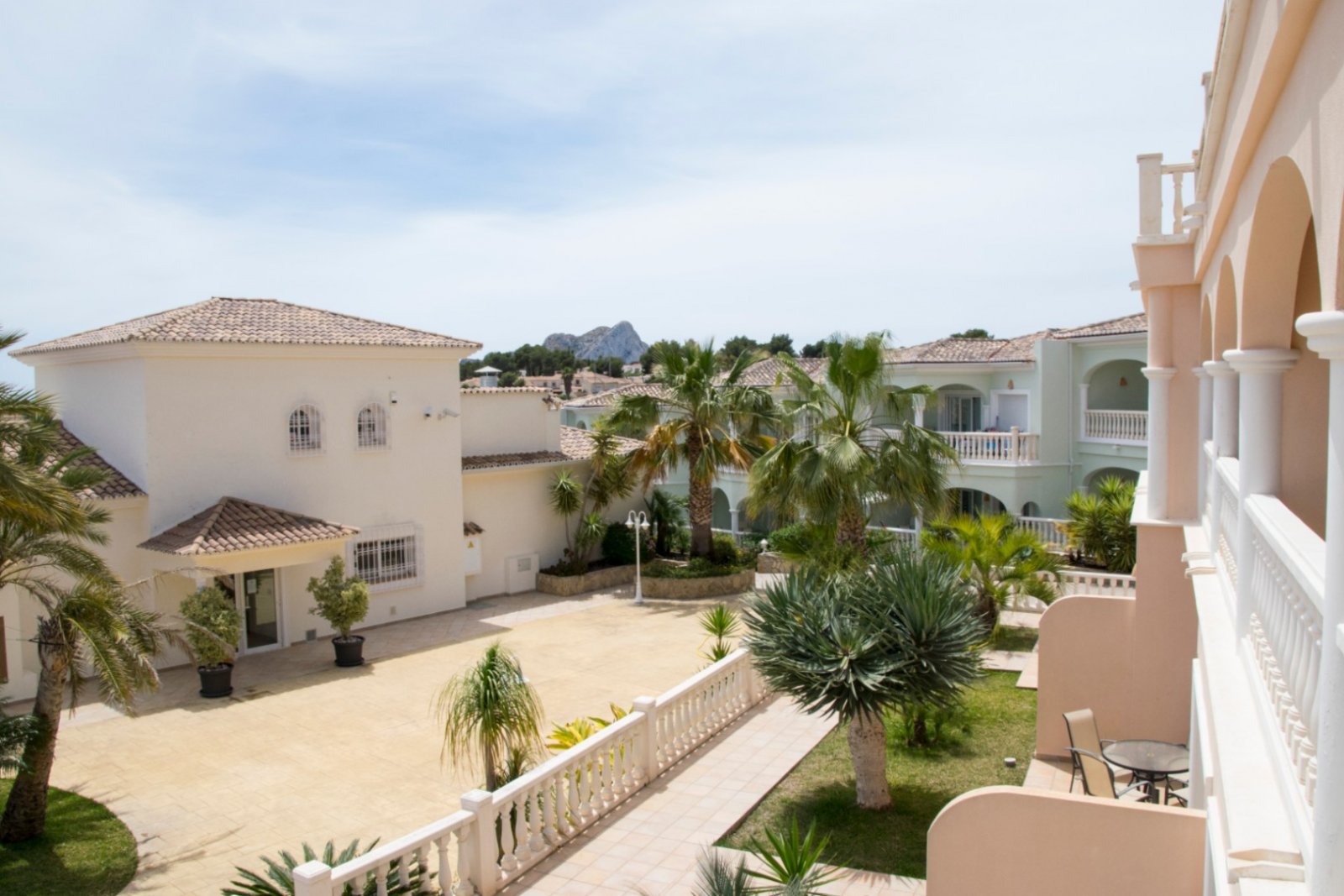 Exklusive Residenz mit Bergpanorama - Mediterrane Wohnanlage in Top-Lage mit luxuriösen Gemeinschaftsflächen Exklusive Residenz mit Bergpanorama - Mediterrane Wohnanlage in Top-Lage mit luxuriösen Gemeinschaftsflächen