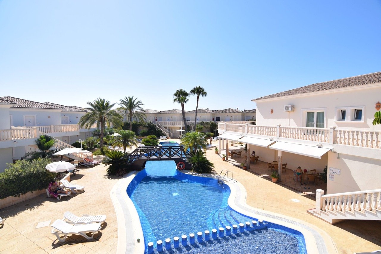 Exklusive Poolanlage mit Mittelmeer-Charme: Moderne Ferienwohnungen in tropischer Gartenlandschaft Exklusive Poolanlage mit Mittelmeer-Charme: Moderne Ferienwohnungen in tropischer Gartenlandschaft