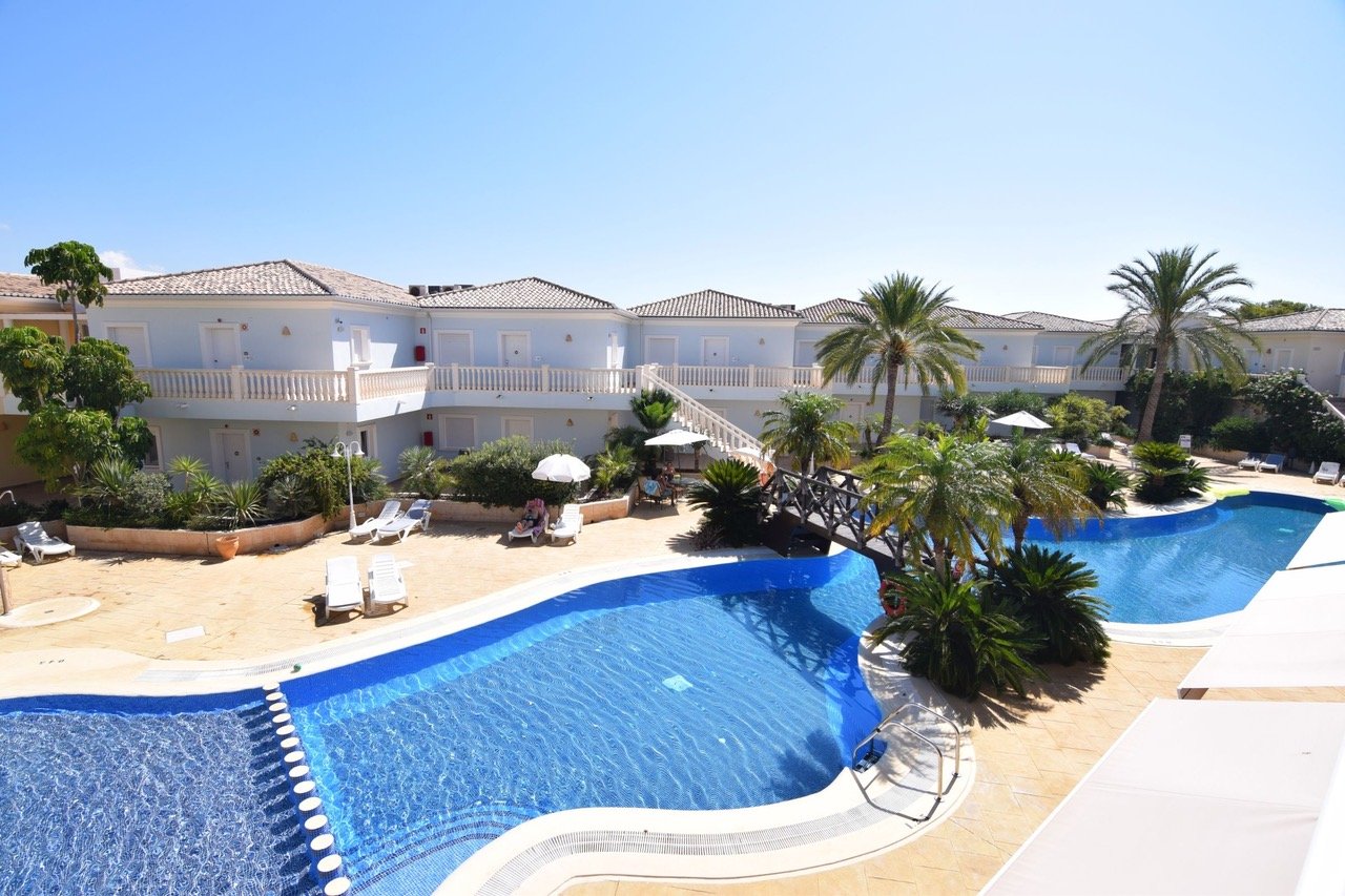 Exklusive Ferienwohnanlage mit geschwungenen Poollandschaften und tropischer Gartenarchitektur - Ihr Urlaubsparadies mit Komfort und Stil! Exklusive Ferienwohnanlage mit geschwungenen Poollandschaften und tropischer Gartenarchitektur - Ihr Urlaubsparadies mit Komfort und Stil!