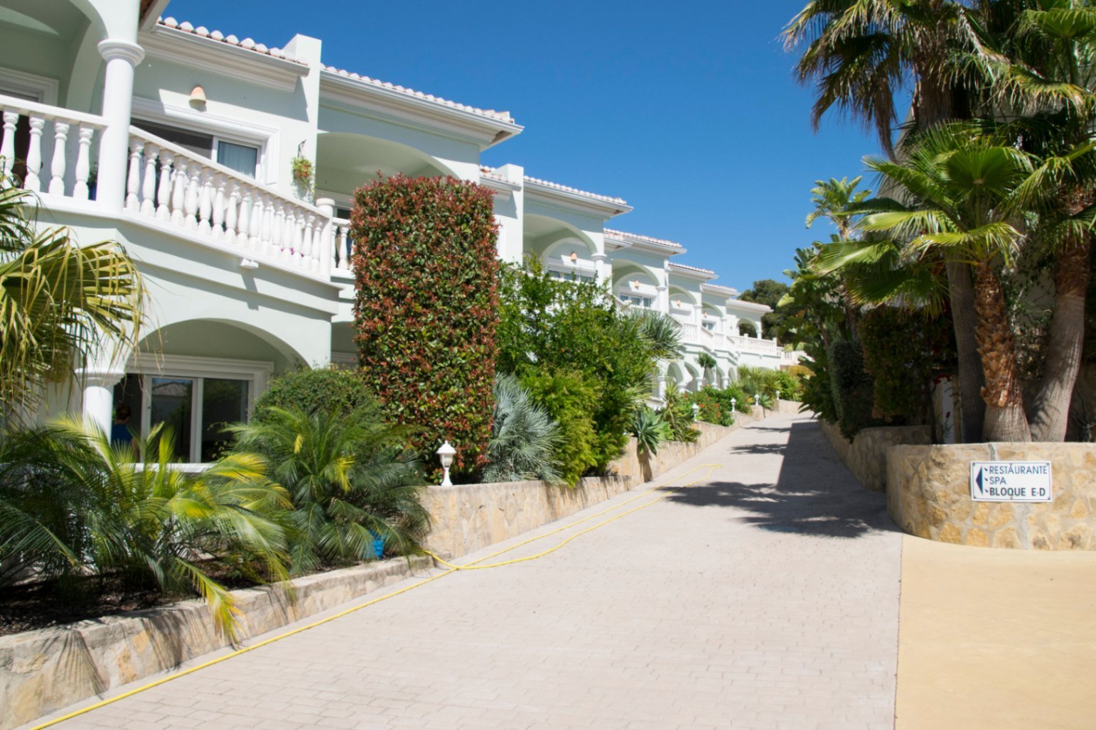 Exklusive Residenz mit Meerblick: Mediterrane Terrassenanlage in Bestlage mit üppiger Gartengestaltung Exklusive Residenz mit Meerblick: Mediterrane Terrassenanlage in Bestlage mit üppiger Gartengestaltung
