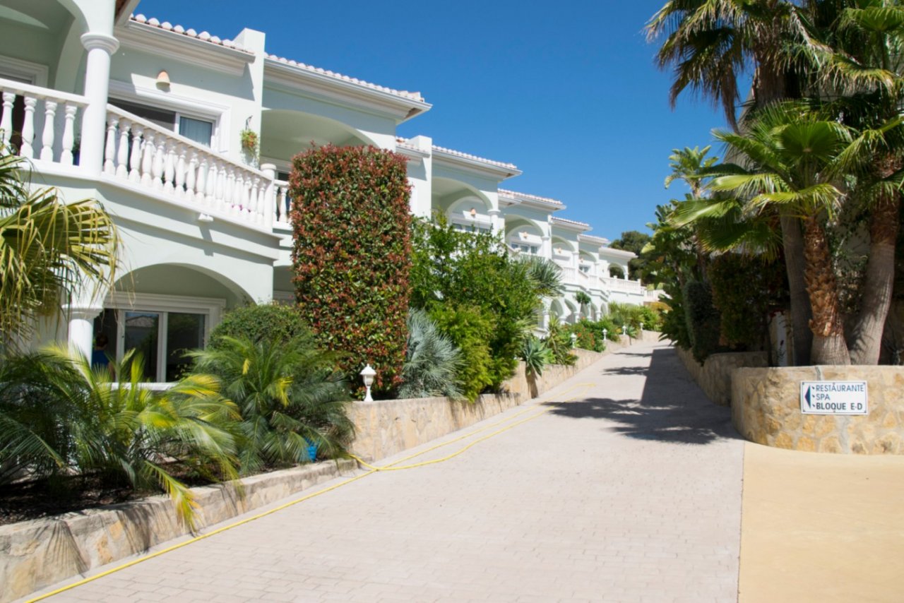 Exklusive Residenz mit Meerblick: Mediterrane Terrassenanlage in Bestlage mit üppiger Gartengestaltung Exklusive Residenz mit Meerblick: Mediterrane Terrassenanlage in Bestlage mit üppiger Gartengestaltung