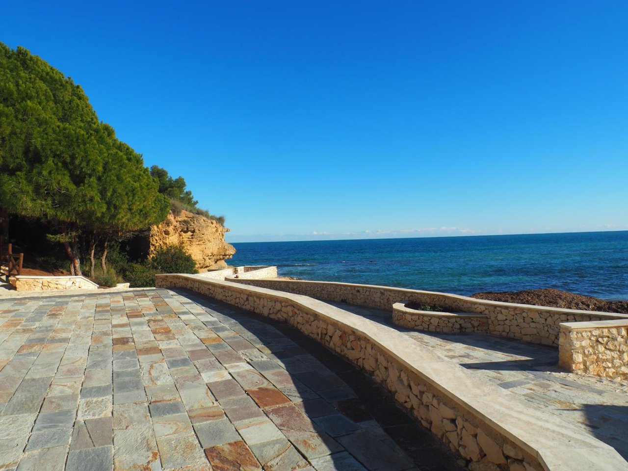 Exklusive Meeresufer-Terrasse mit natursteinverkleideter Promenade - Ihr privates Paradies direkt an der Küste! Exklusive Meeresufer-Terrasse mit natursteinverkleideter Promenade - Ihr privates Paradies direkt an der Küste!