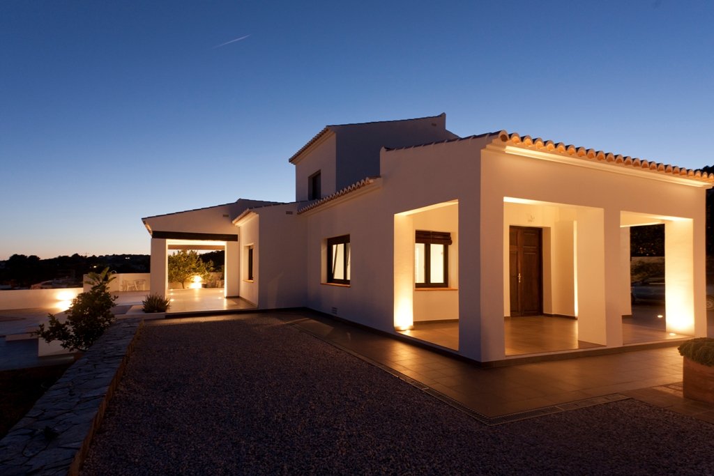 Mediterrane Designvilla mit intelligenter Lichtarchitektur - Wohntraum zwischen Eleganz und Weite Mediterrane Designvilla mit intelligenter Lichtarchitektur - Wohntraum zwischen Eleganz und Weite