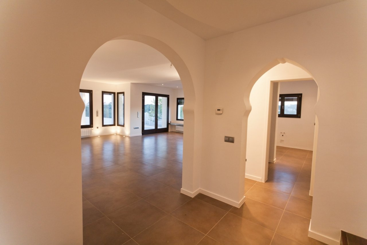 Lichtdurchfluteter Wohnbereich mit eleganten Bogendurchgängen - Moderne Raumarchitektur zum Verlieben! Lichtdurchfluteter Wohnbereich mit eleganten Bogendurchgängen - Moderne Raumarchitektur zum Verlieben!