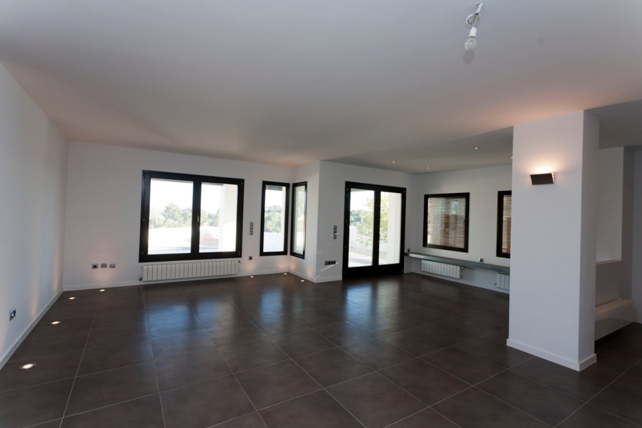 Lichtdurchfluteter Wohnbereich mit eleganter Fensterfassade und bodentiefen Panoramafenstern - Ihre Aussicht, Ihr Lifestyle! Lichtdurchfluteter Wohnbereich mit eleganter Fensterfassade und bodentiefen Panoramafenstern - Ihre Aussicht, Ihr Lifestyle!