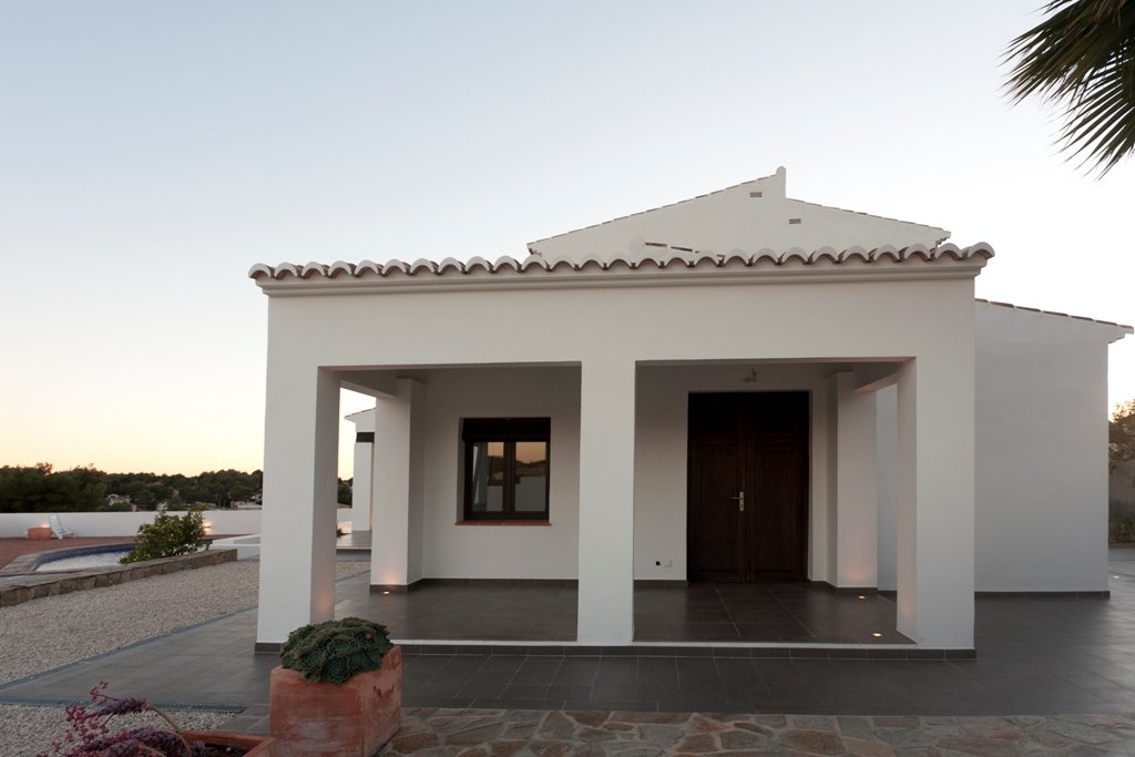 Mediterrane Architektur mit einladendem Eingangsbereich - Ihr neues Zuhause mit elegantem Übergang zwischen Innen und Außen Mediterrane Architektur mit einladendem Eingangsbereich - Ihr neues Zuhause mit elegantem Übergang zwischen Innen und Außen