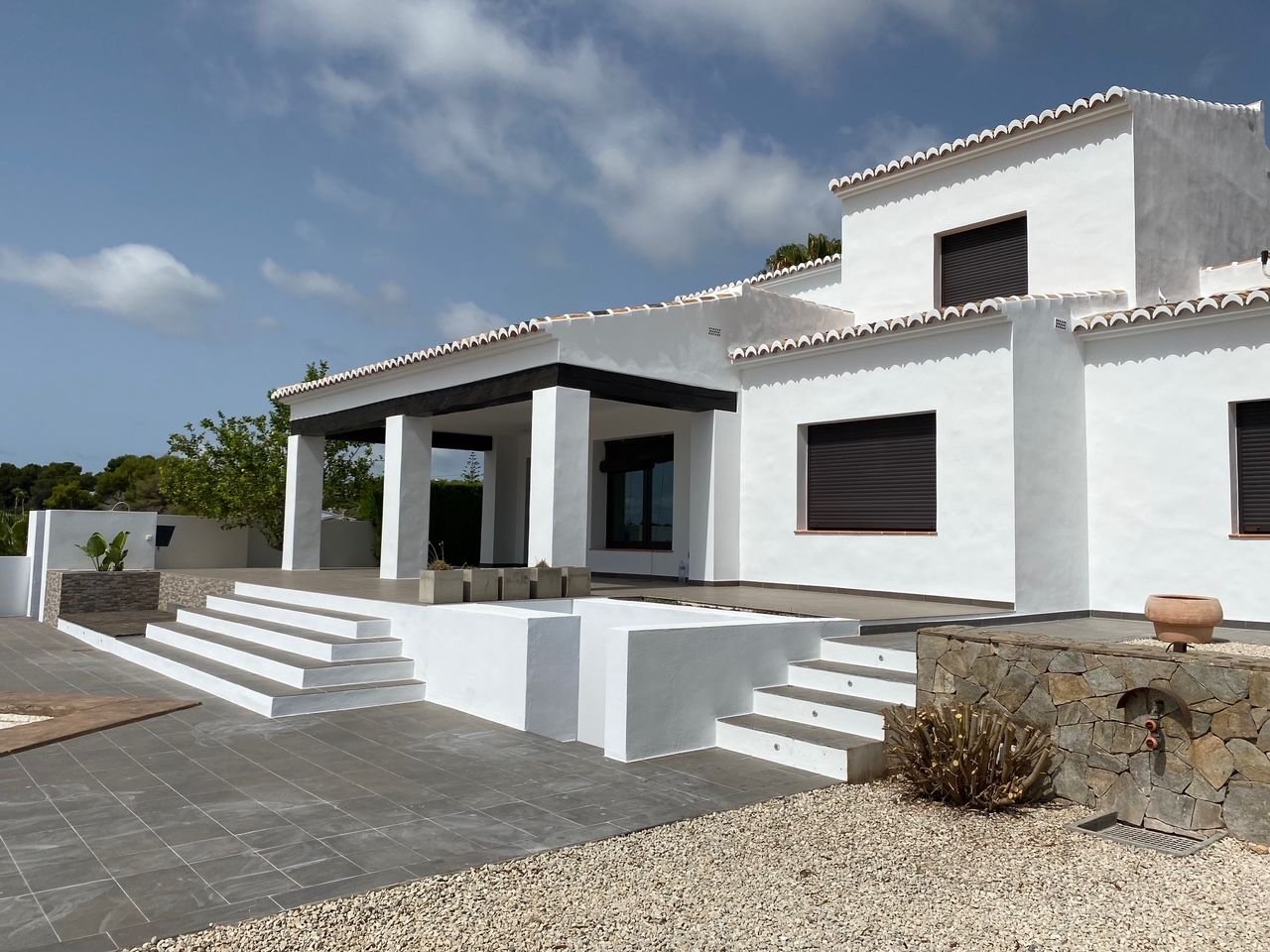 Moderne Designervilla mit eleganter Terrassenarchitektur und stufenförmigem Außenbereich - Ihr exklusiver Wohntraum mit mediterranem Flair! Moderne Designervilla mit eleganter Terrassenarchitektur und stufenförmigem Außenbereich - Ihr exklusiver Wohntraum mit mediterranem Flair!