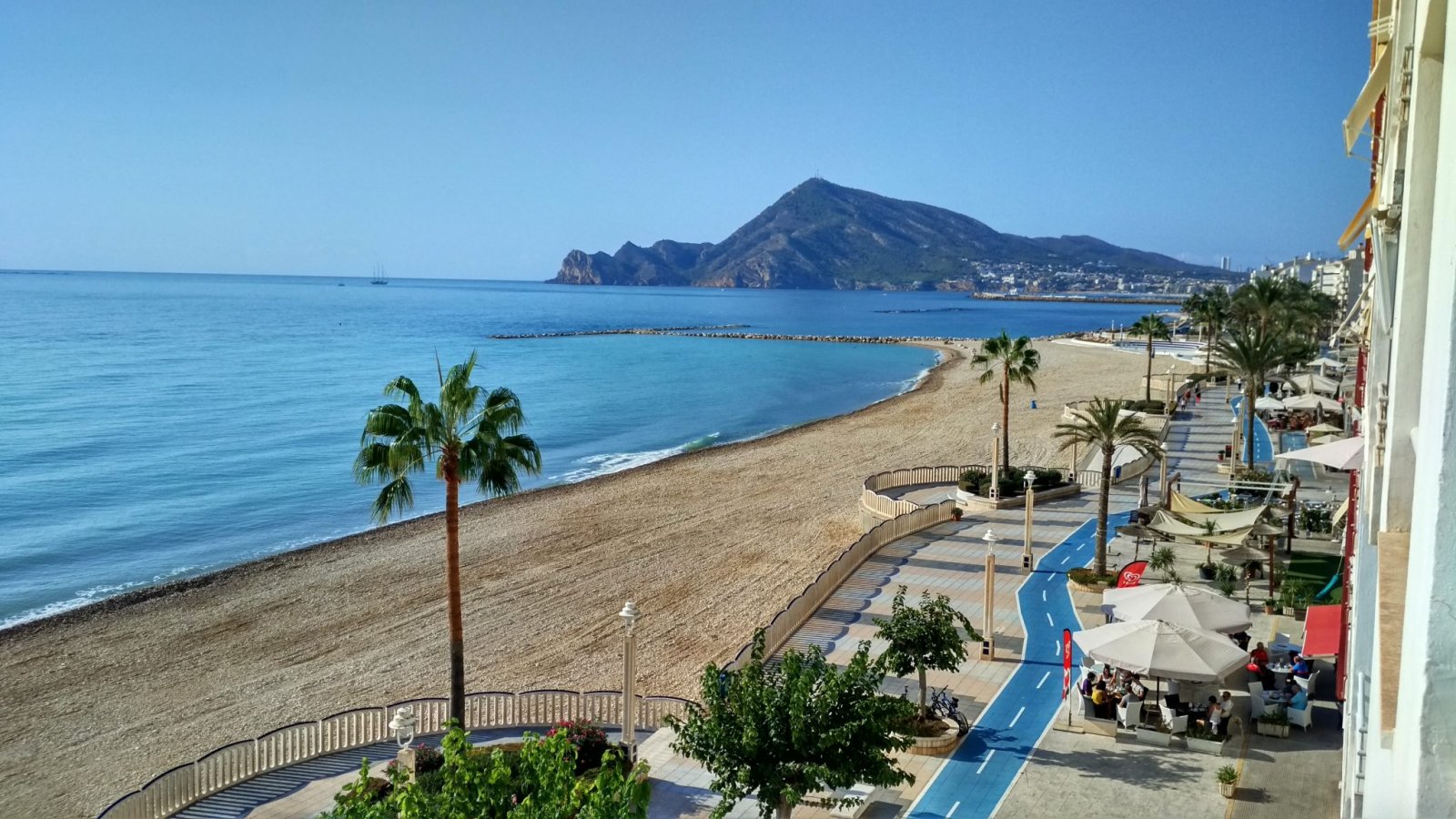 Exklusive Meeresufer-Wohnung mit direktem Strandzugang und atemberaubender Bergpanorama-Aussicht! Exklusive Meeresufer-Wohnung mit direktem Strandzugang und atemberaubender Bergpanorama-Aussicht!