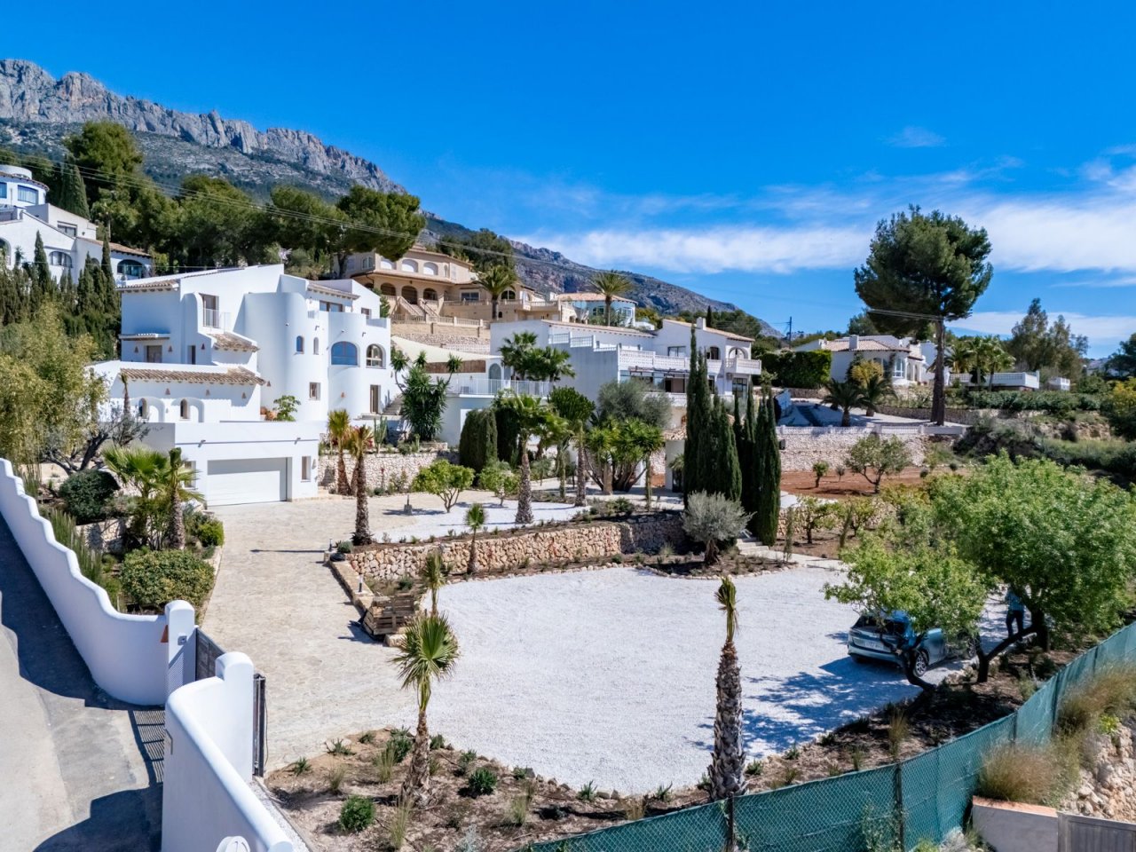 Exklusive Luxusvilla mit Panorama-Bergblick und mediterraner Gartenarchitektur in Südspanien Exklusive Luxusvilla mit Panorama-Bergblick und mediterraner Gartenarchitektur in Südspanien