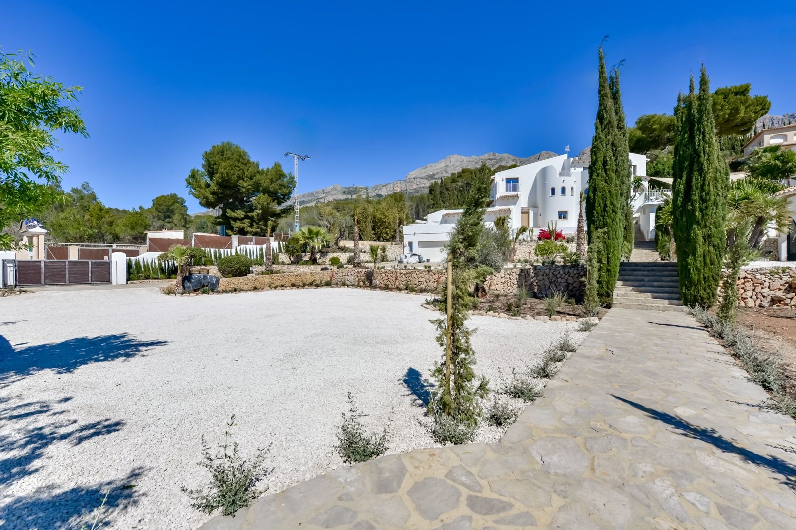 Mediterrane Traumimmobilie mit Bergpanorama - Exklusive Parkplatz- und Gartenanlage in Bestlage! Mediterrane Traumimmobilie mit Bergpanorama - Exklusive Parkplatz- und Gartenanlage in Bestlage!