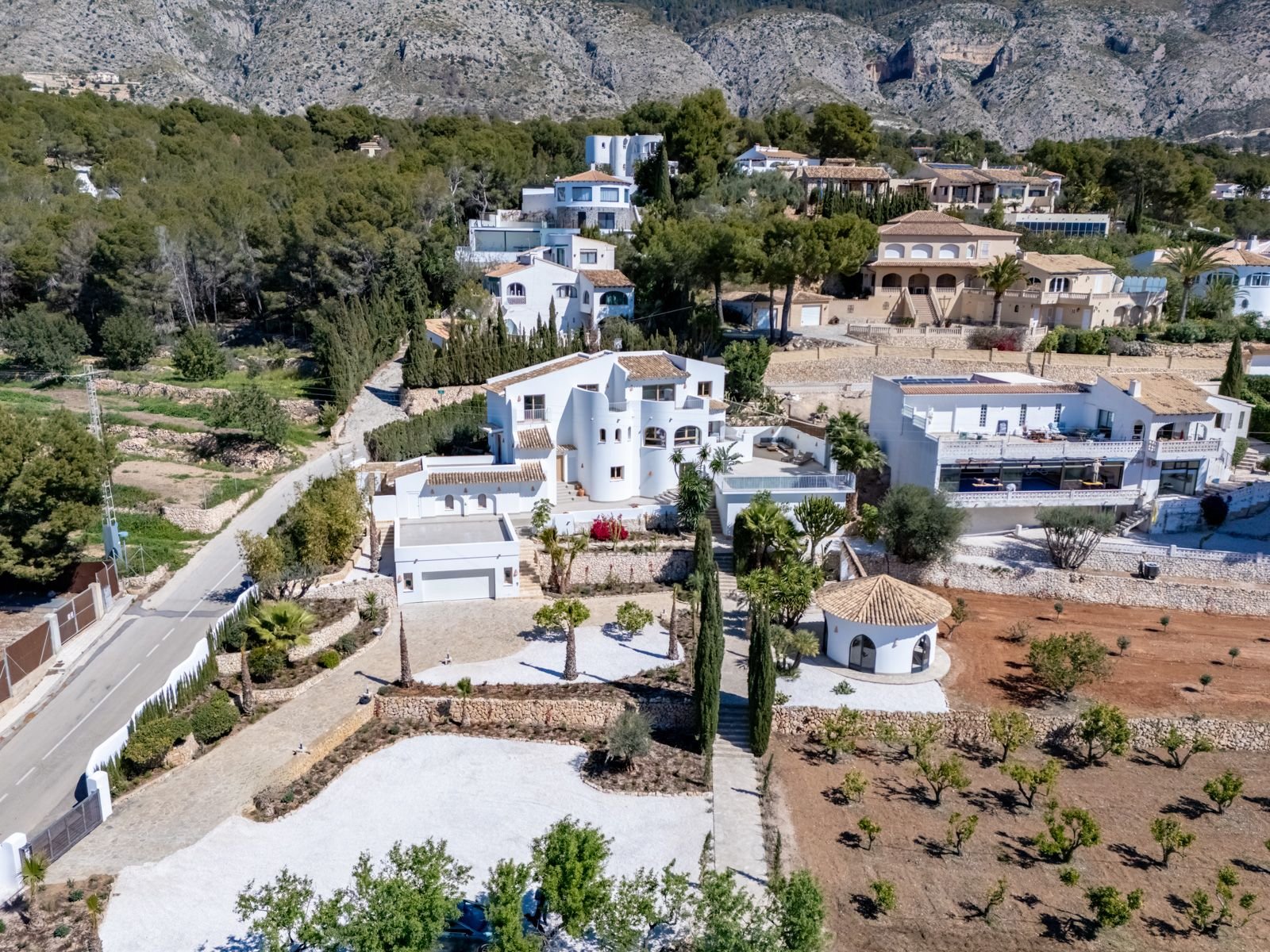 Exklusive Luxus-Villa mit Panorama-Bergblick in mediterraner Traumlage Exklusive Luxus-Villa mit Panorama-Bergblick in mediterraner Traumlage