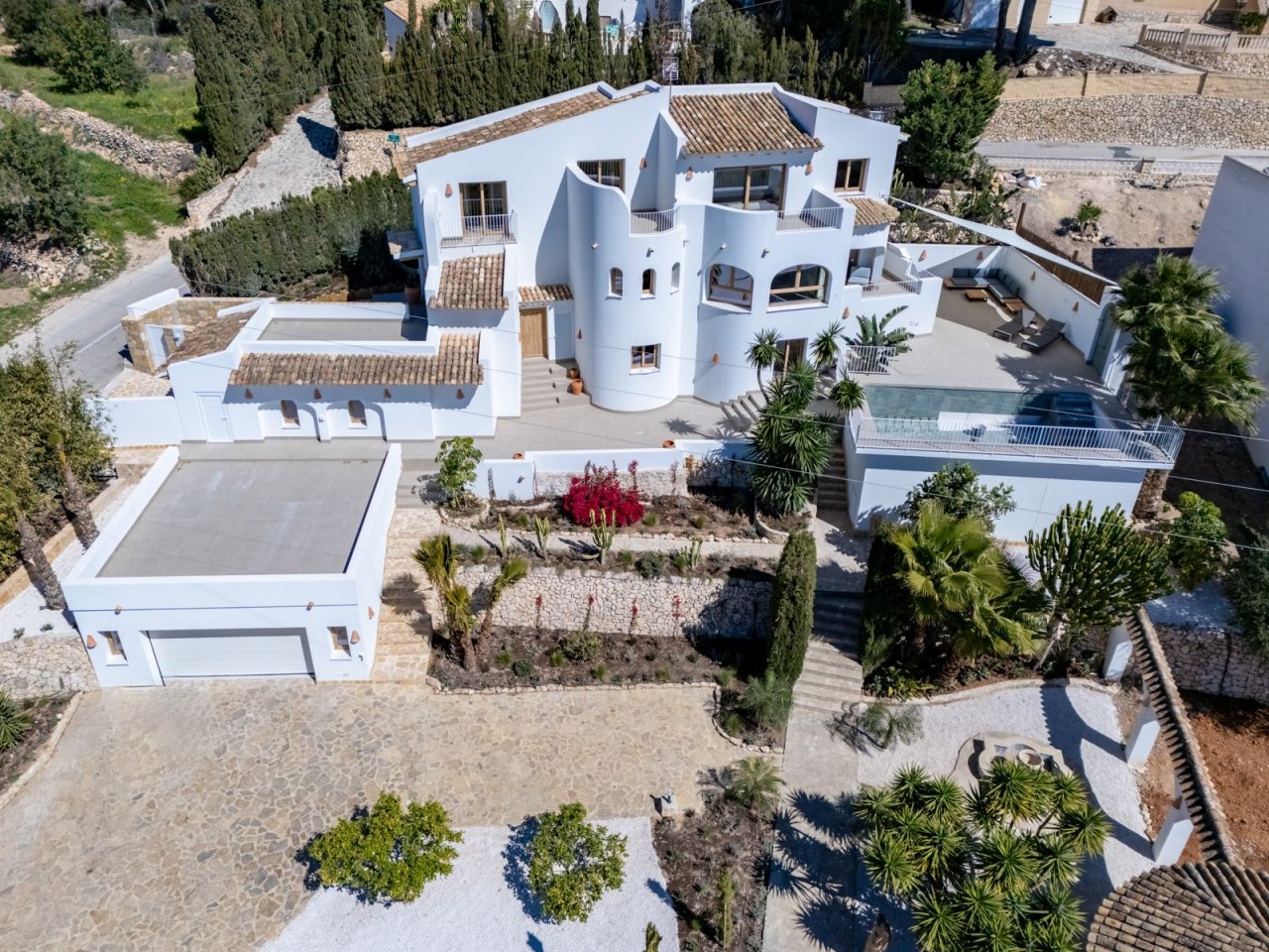 Exklusive Luxus-Villa mit Meerblick und Turm-Element - Mediterranes Traumanwesen mit Pool und mediterraner Gartenarchitektur Exklusive Luxus-Villa mit Meerblick und Turm-Element - Mediterranes Traumanwesen mit Pool und mediterraner Gartenarchitektur