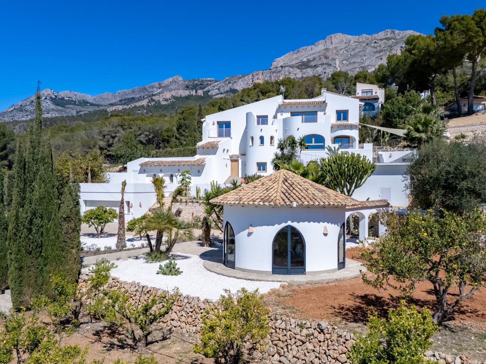 Exklusives Finca-Anwesen mit Panorama-Bergblick - Mediterranes Architektur-Juwel in traumhafter Naturkulisse Exklusives Finca-Anwesen mit Panorama-Bergblick - Mediterranes Architektur-Juwel in traumhafter Naturkulisse