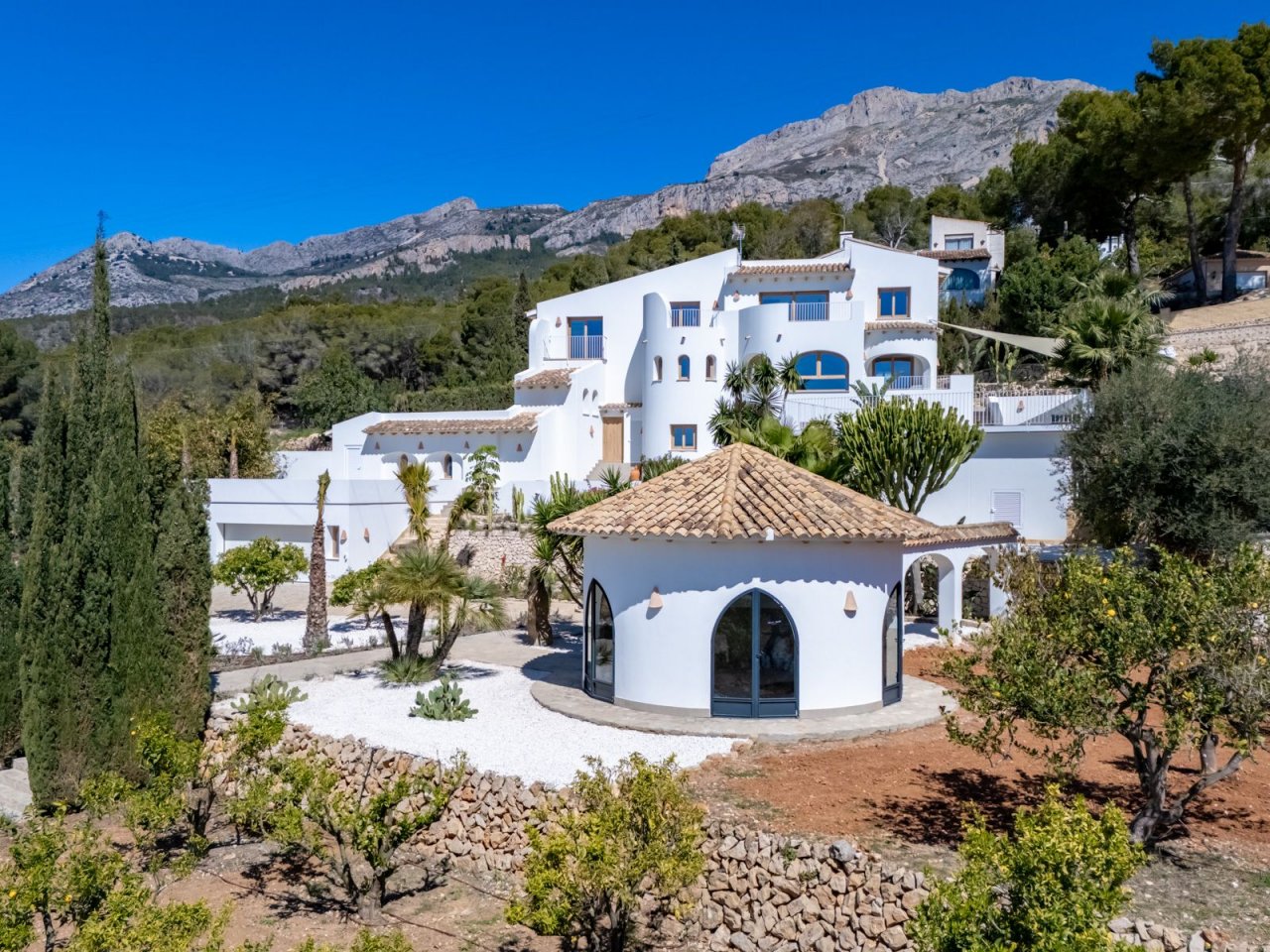 Exklusives Finca-Anwesen mit Panorama-Bergblick - Mediterranes Architektur-Juwel in traumhafter Naturkulisse Exklusives Finca-Anwesen mit Panorama-Bergblick - Mediterranes Architektur-Juwel in traumhafter Naturkulisse