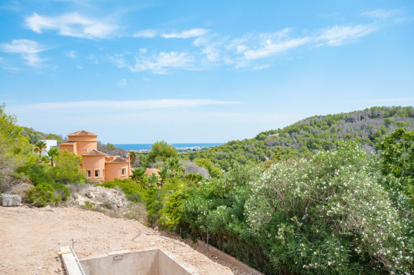 Exklusive Meeres-Panorama-Villa mit Bauplatz in unverbaubarer Naturlage - Ihr Traumgrundstück mit Weitblick! Exklusive Meeres-Panorama-Villa mit Bauplatz in unverbaubarer Naturlage - Ihr Traumgrundstück mit Weitblick!