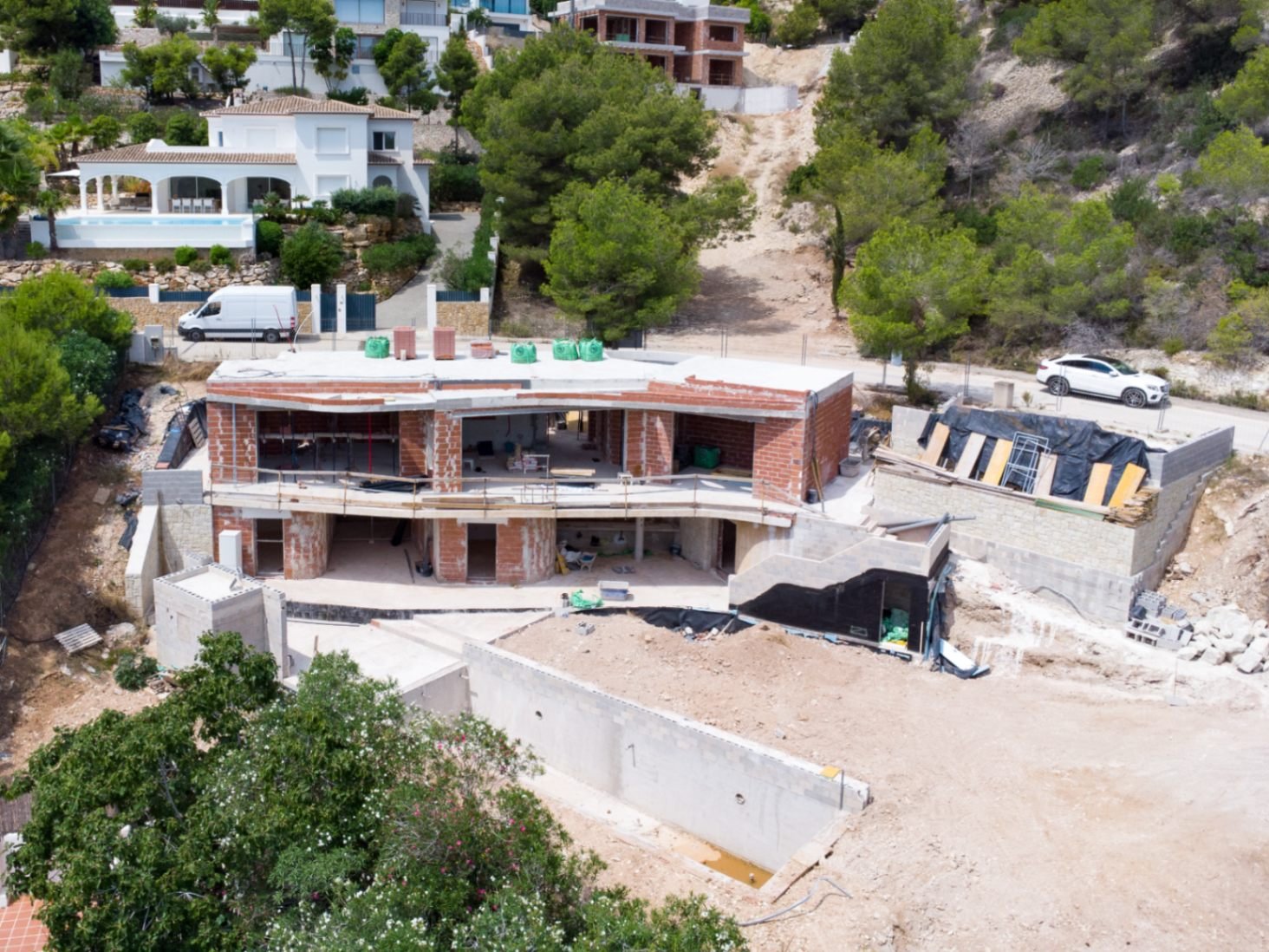 Exklusive Hanglage mit Panorama-Potenzial: Rohbau einer modernen Designervilla mit spektakulärem Ausblick Exklusive Hanglage mit Panorama-Potenzial: Rohbau einer modernen Designervilla mit spektakulärem Ausblick