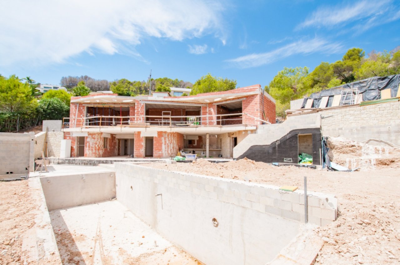 Exklusive Neubau-Villa mit Panorama-Terrassen und Hanggrundstück - Ihr Traum vom Wohnen mit Weitblick!