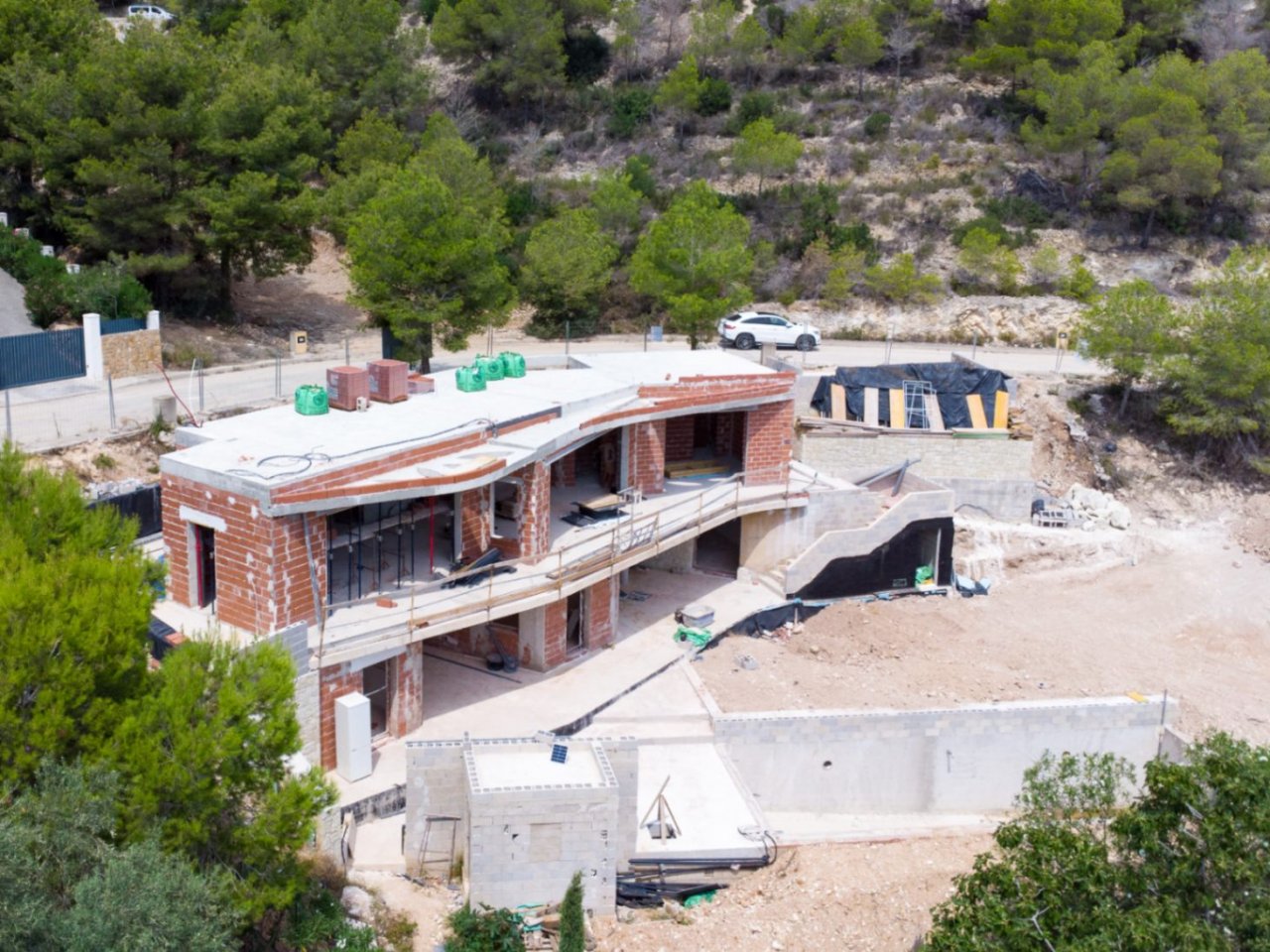 Exklusive Hanglage: Architektonisches Meisterwerk mit atemberaubender Panorama-Perspektive entsteht!