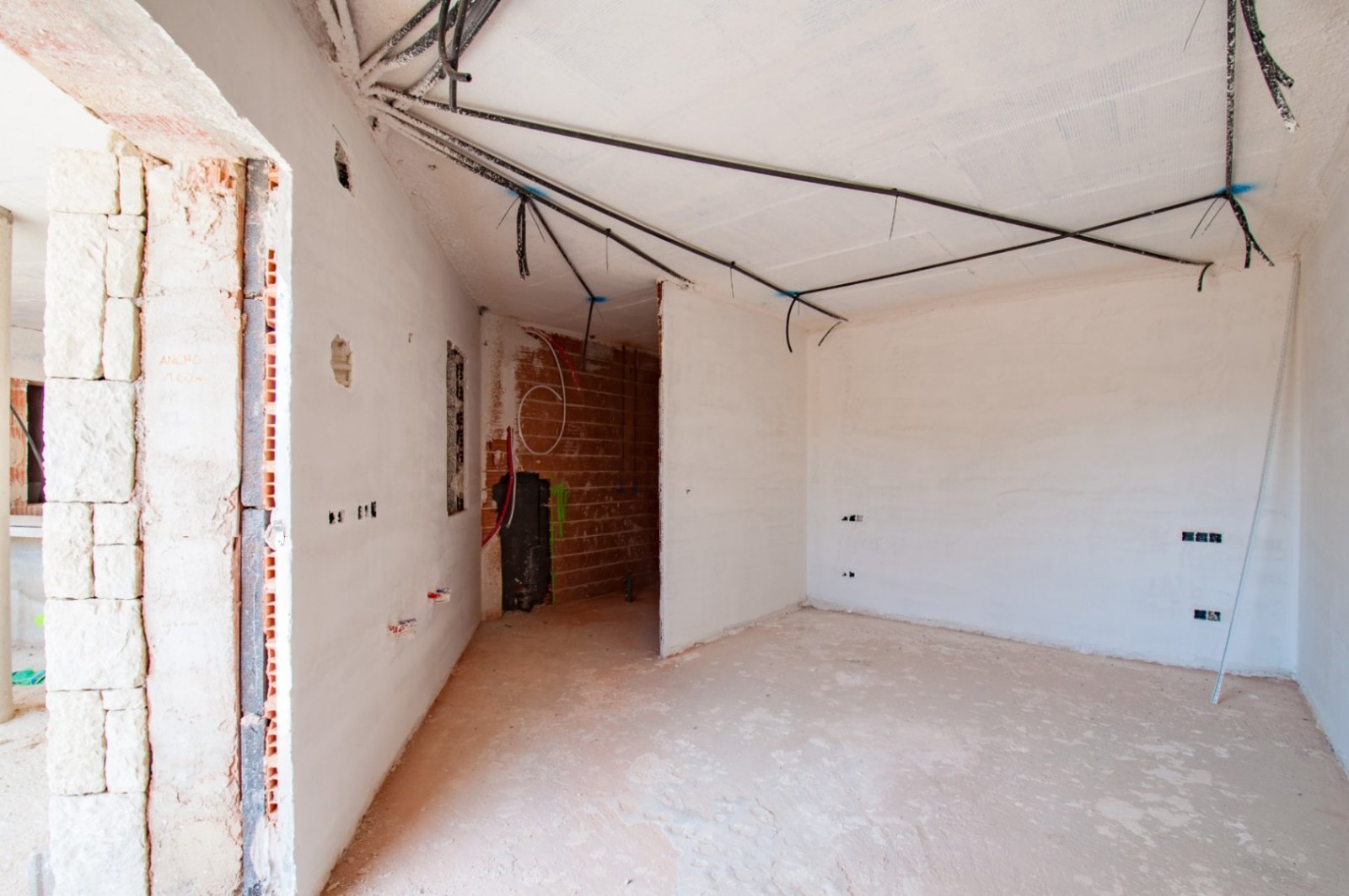 Rohdiamant mit Potenzial: Individuell gestaltbare Räumlichkeit mit durchdachter Raumaufteilung und modernster Elektroinstallation! Rohdiamant mit Potenzial: Individuell gestaltbare Räumlichkeit mit durchdachter Raumaufteilung und modernster Elektroinstallation!