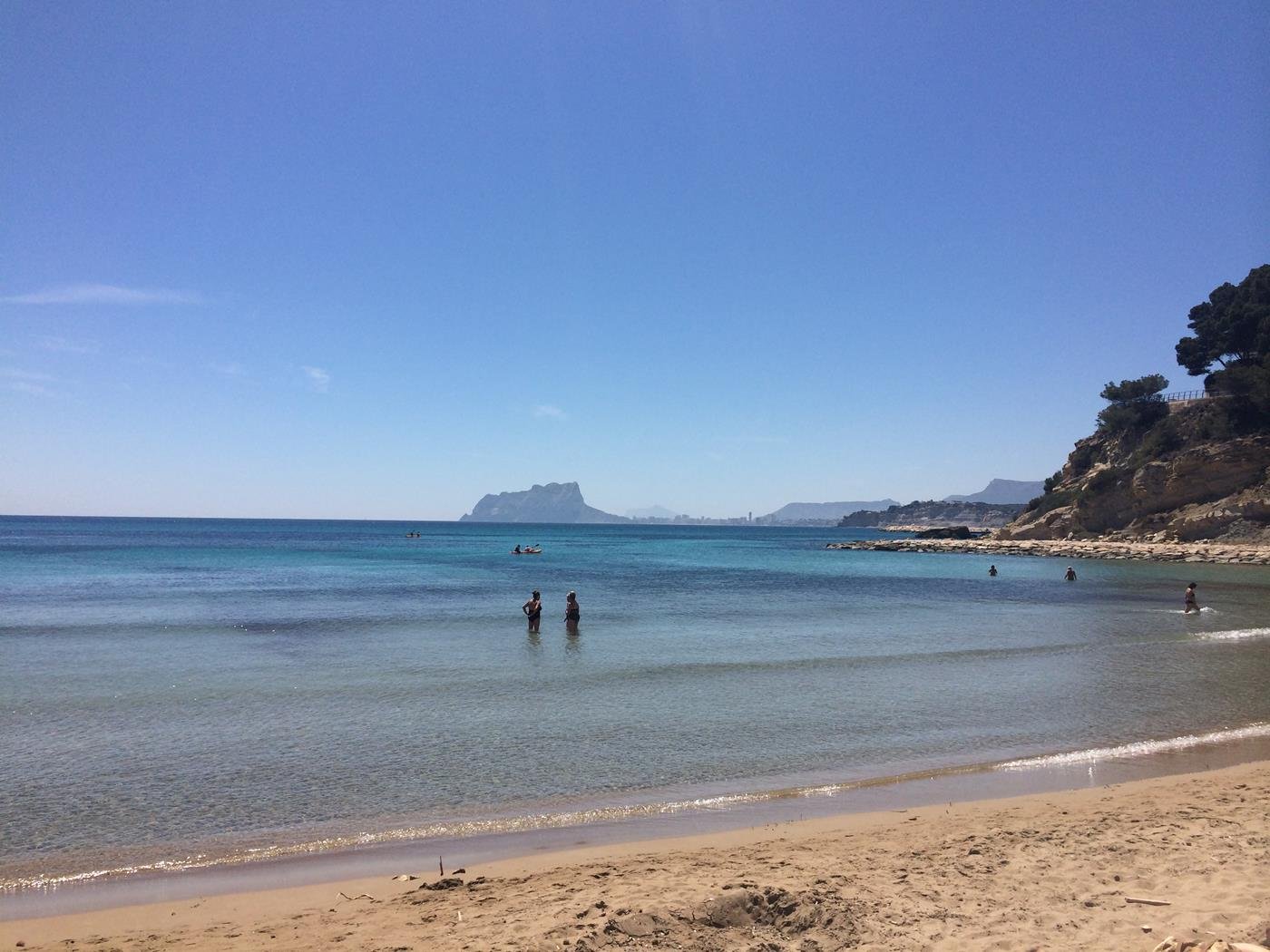 Traumhaft weiche Sandbucht mit kristallklarem Türkiswasser und malerischer Bergkulisse - Ihr neues Ferienparadies! Traumhaft weiche Sandbucht mit kristallklarem Türkiswasser und malerischer Bergkulisse - Ihr neues Ferienparadies!