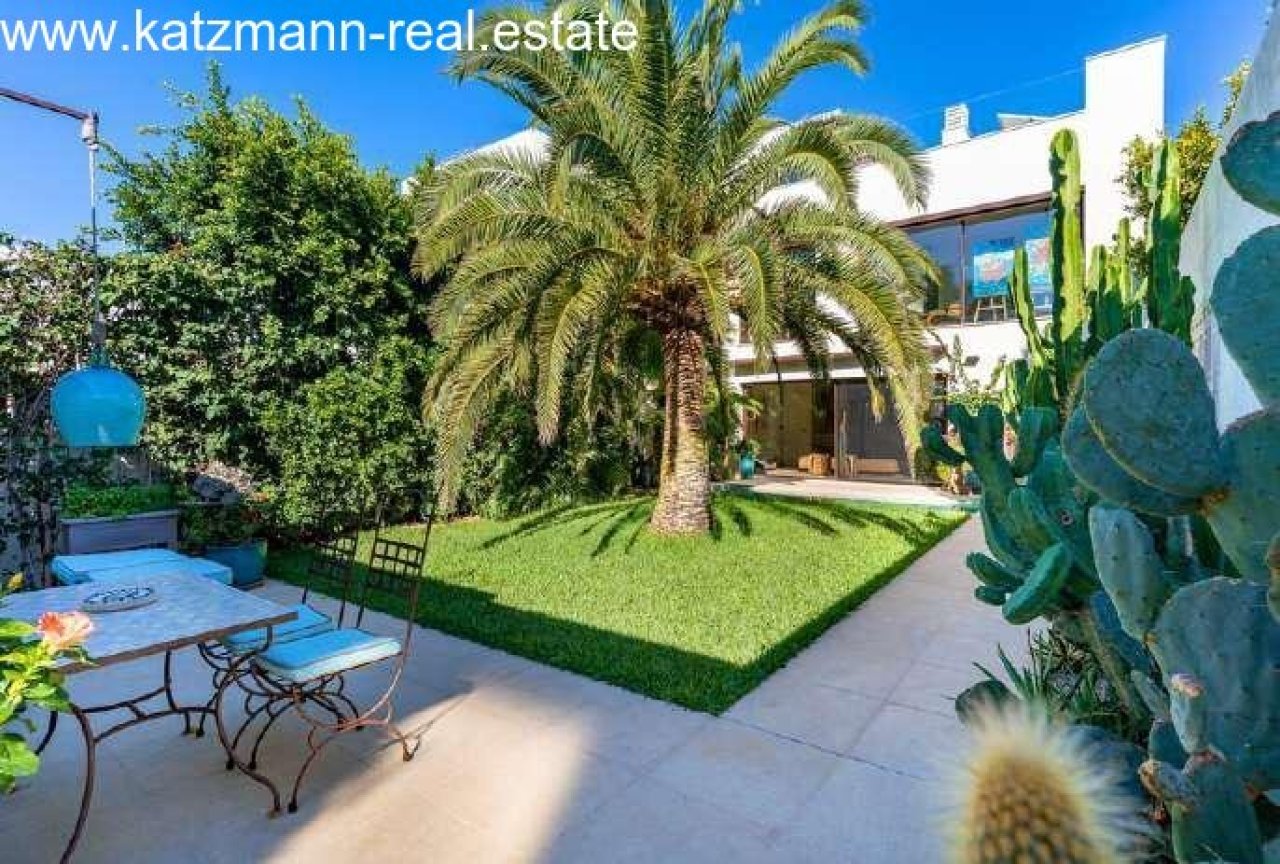 Mediterrane Gartenoase mit Palme - Ihr privates Urlaubsparadies vor der Haustür!