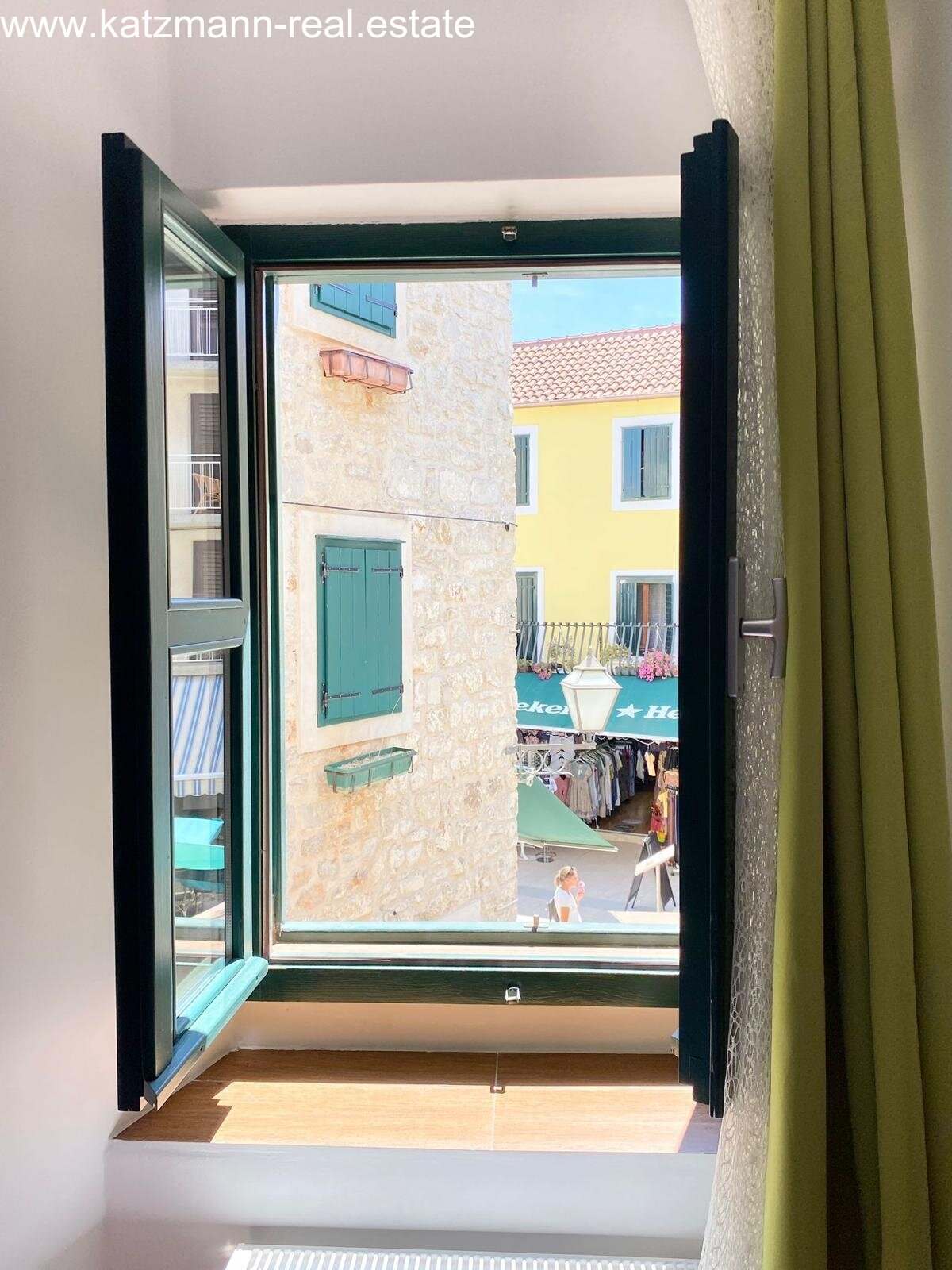 Renoviertes Steinhaus mit Geschäftsraum in der Altstadt - Vodice
