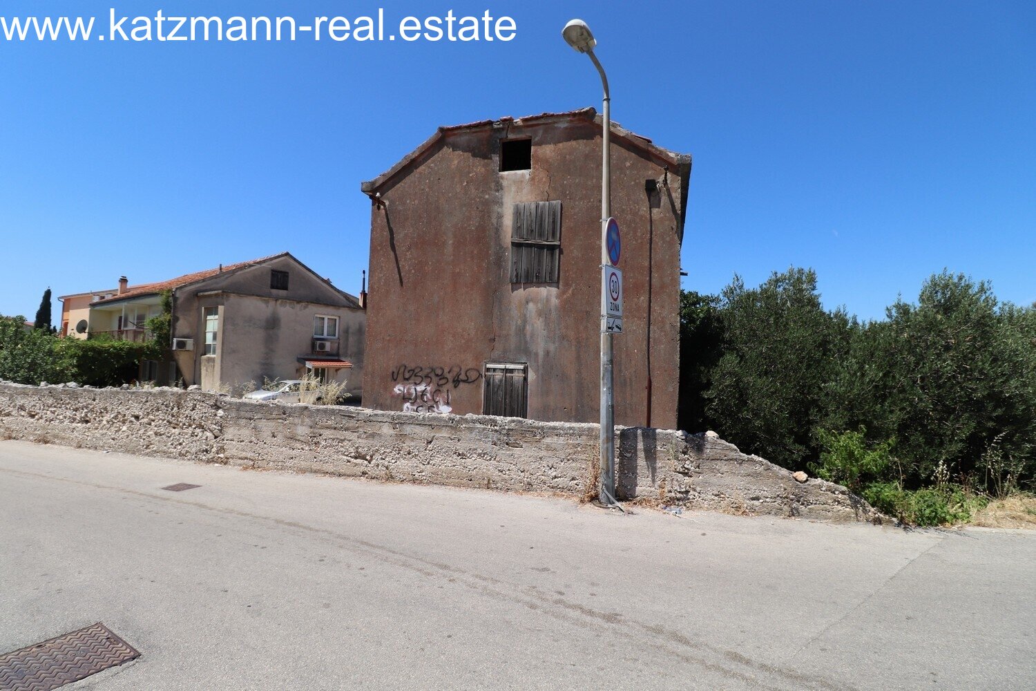 Renovierungsobjekt in Strandnähe - Brodarica