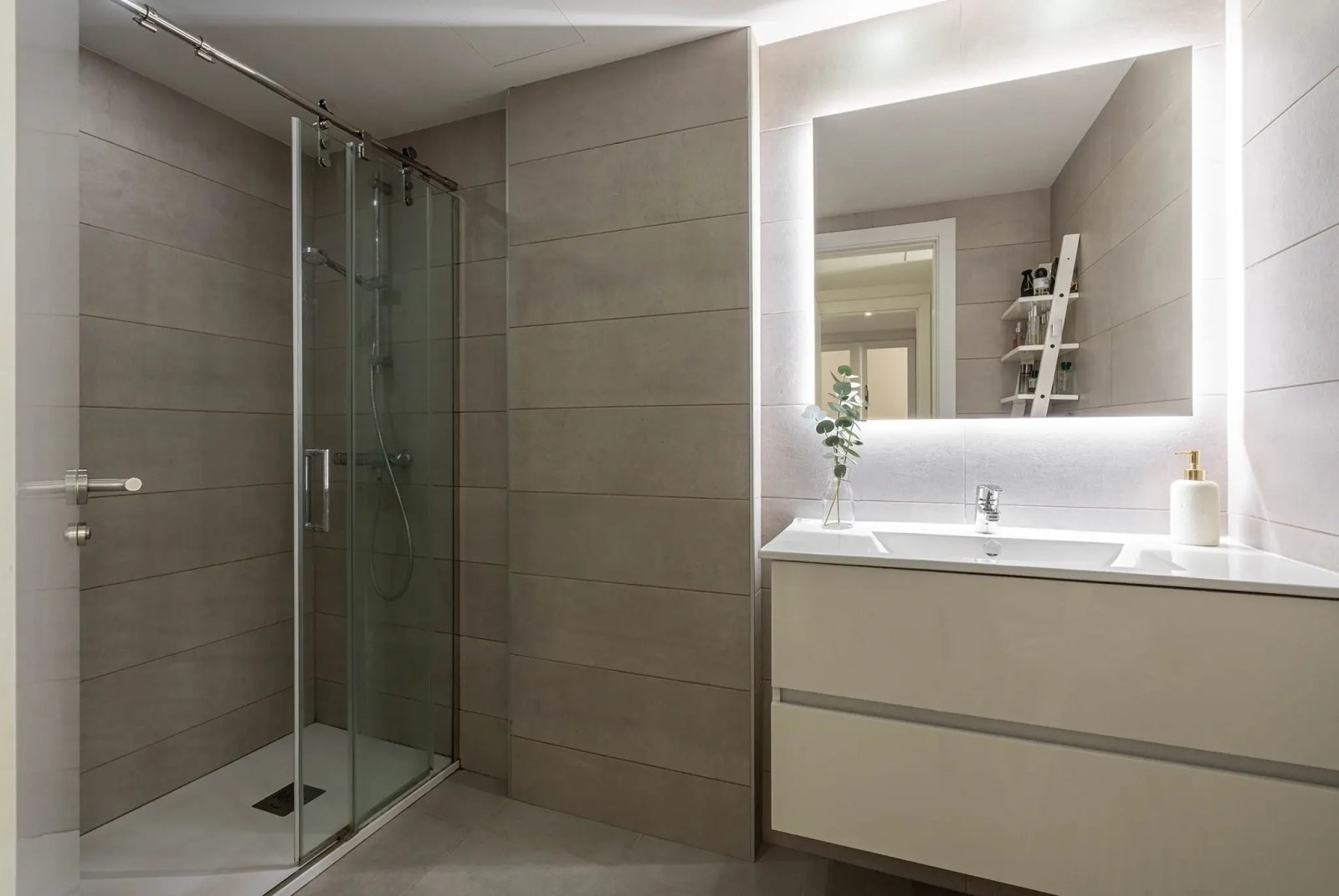 Modernes Wohnen in Palma – Elegante 5-Zimmer Eigentumswohnung mit nachhaltiger Solarheizung