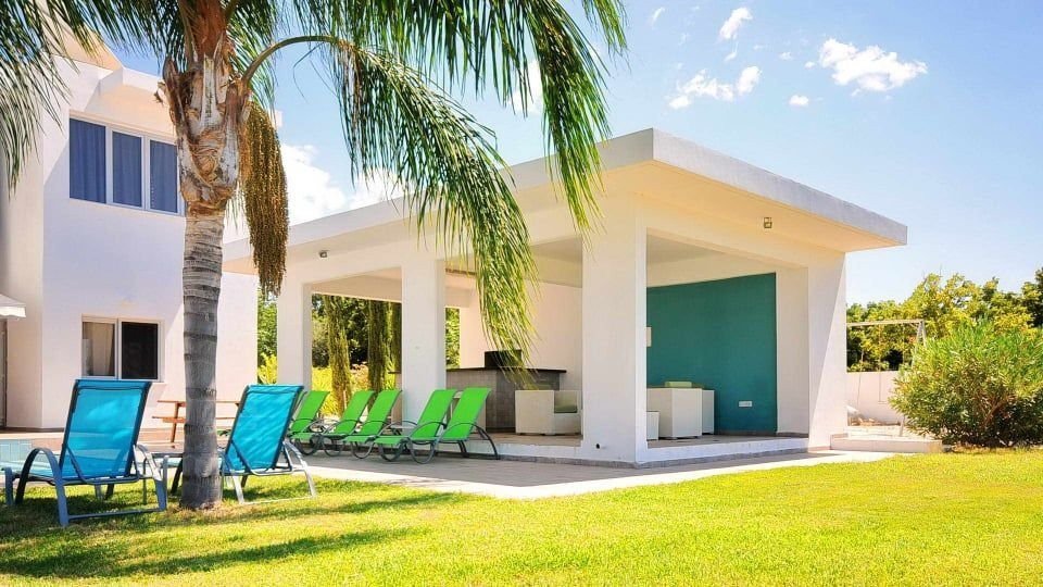 For Sale Luxury Modern VIlla in lower Pegeia based on a plot of land of 5,381m2, with parking space for 2 cars.
This Villa fully Renovated on 2017....