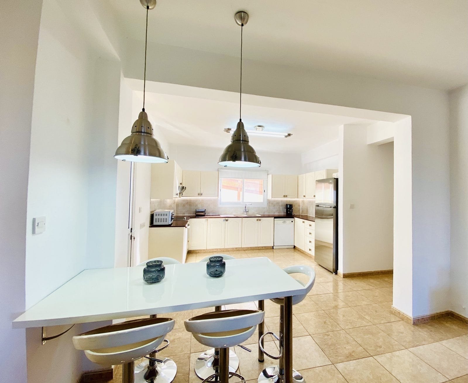 Resale This 5 bedroom villa is located in lower Chloraka -Pafos.The entrance, dining room, 2 living rooms, kitchen, 2 bathrooms, kitchennete, & 1...