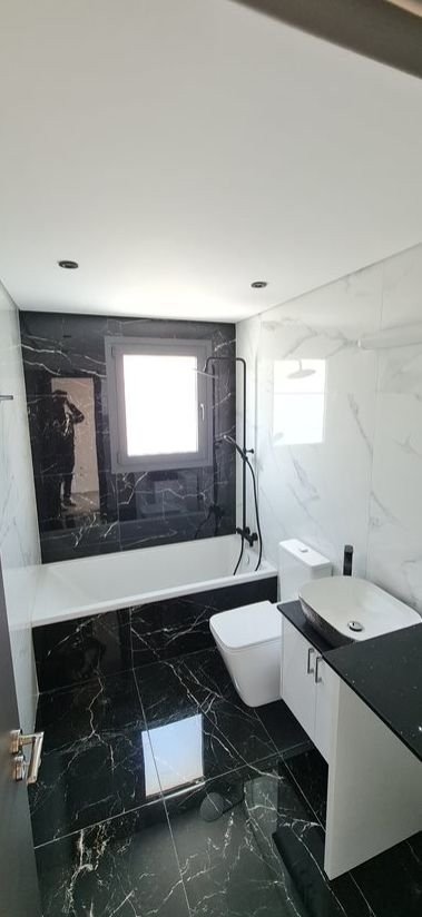 At a prime location in the heart of Kato Paphos now for sale, KEY READY New Penthouse Apartment 402 just 10 mins walk to the KINGS AVENUE MALL, 4 m...