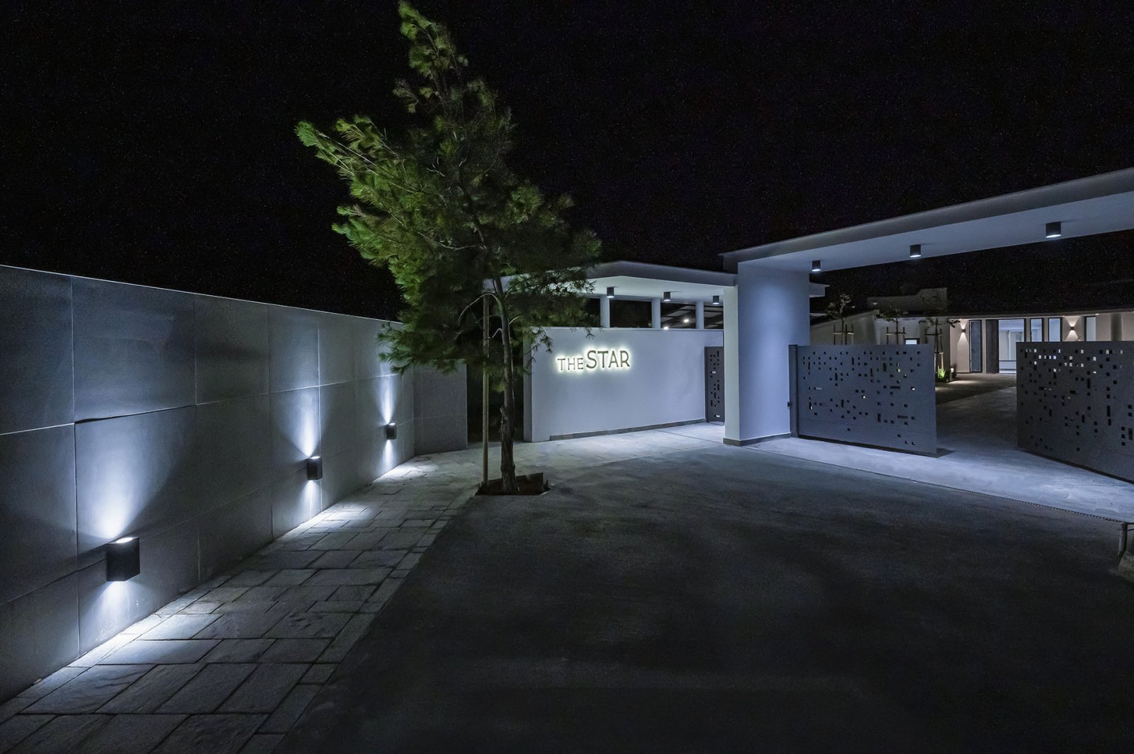 Luxury bungalow for sale in Kissonerga, Paphos. 5 bedrooms, 3 bathrooms, panoramic sea views, jacuzzi, private pool, landscaped gardens, close to C...