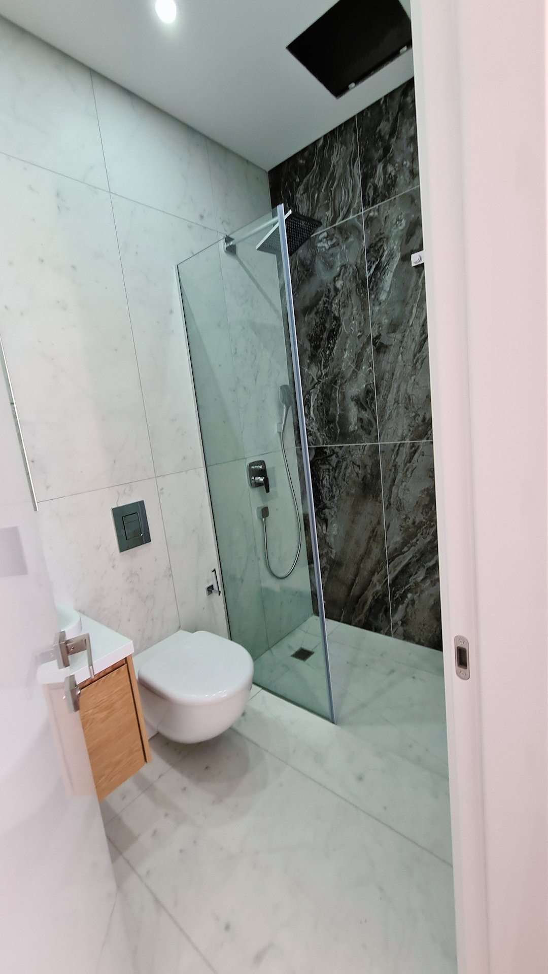Welcome to The Newest Development of Luxury Apartments, where luxury and sophistication meet in perfect harmony in the peaceful Universal neighborhood
