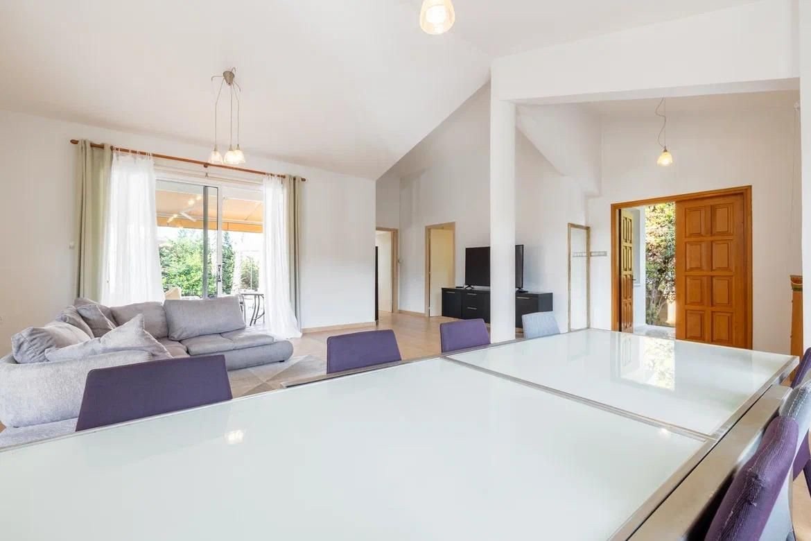 Villa in Paphos, Coral Bay, only 100m from the beach. The House is Leasehold but as of 2018, the owner can buy the freehold.This Bungalow it is jus...