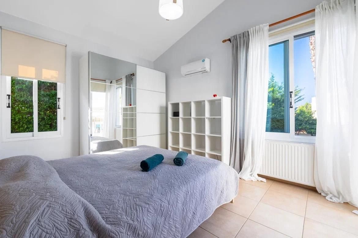 Villa in Paphos, Coral Bay, only 100m from the beach. The House is Leasehold but as of 2018, the owner can buy the freehold.This Bungalow it is jus...