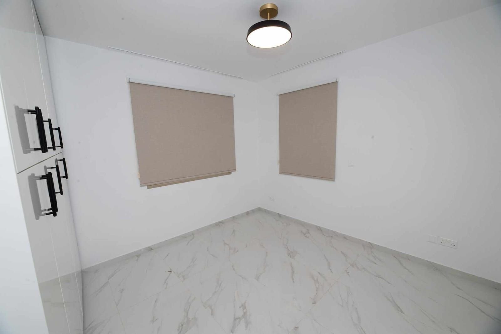 For sale: Modern top-floor apartment offering 82 m² of comfortable living space. This resale apartment was originally built in 2008 and tastefully ...