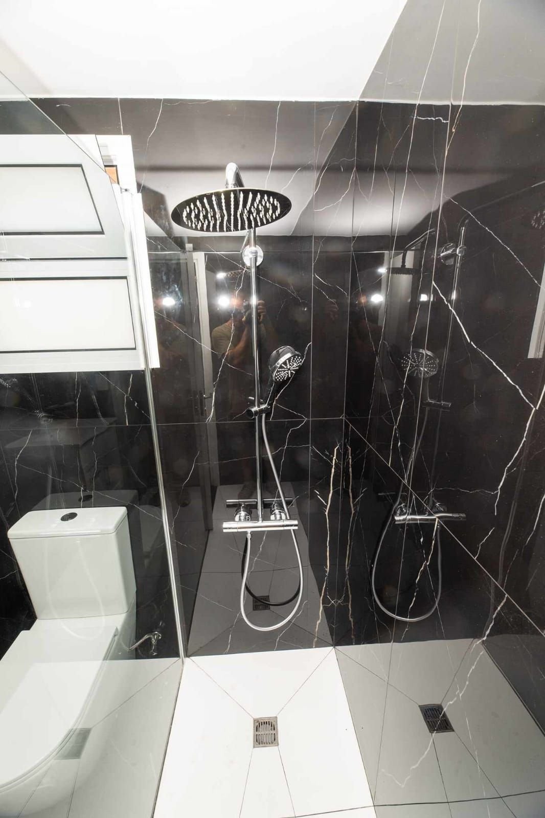 For sale: Modern top-floor apartment offering 82 m² of comfortable living space. This resale apartment was originally built in 2008 and tastefully ...