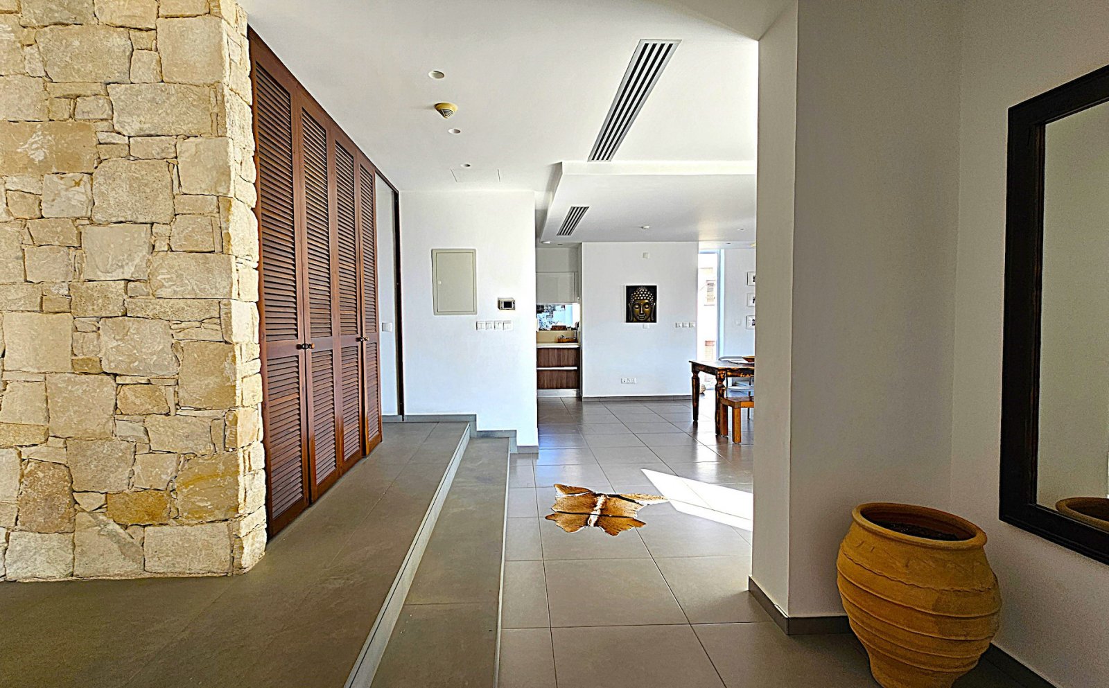 Modern 5-Bedroom Villa for Sale in Konia, Paphos – Ideal Investment in CyprusDiscover this exceptional villa for sale in Konia, Paphos, offering th...