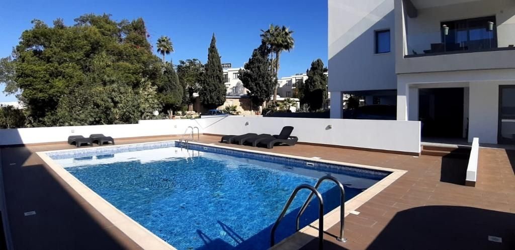 For sale: Modern ground-floor apartment in the popular Kato Paphos - Tomb of the Kings area. This resale property offers 78 m² of comfortable inter...
