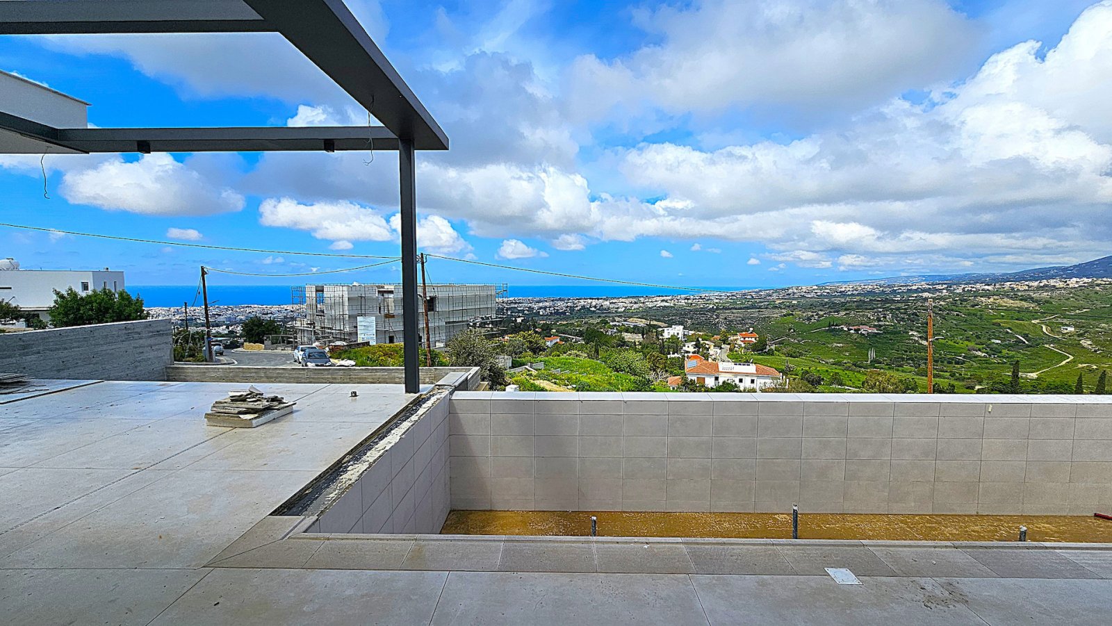 For sale is a stunning, modern detached villa in the sought-after area of Konia. This key-ready home offers a spacious internal area of 230 m2, tho...