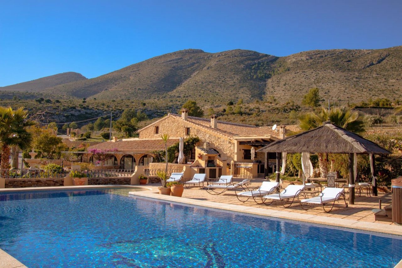 Exclusive natural stone finca with panoramic pool - your retreat between mountains and Mediterranean charm Exclusive natural stone finca with panoramic pool - your retreat between mountains and Mediterranean charm
