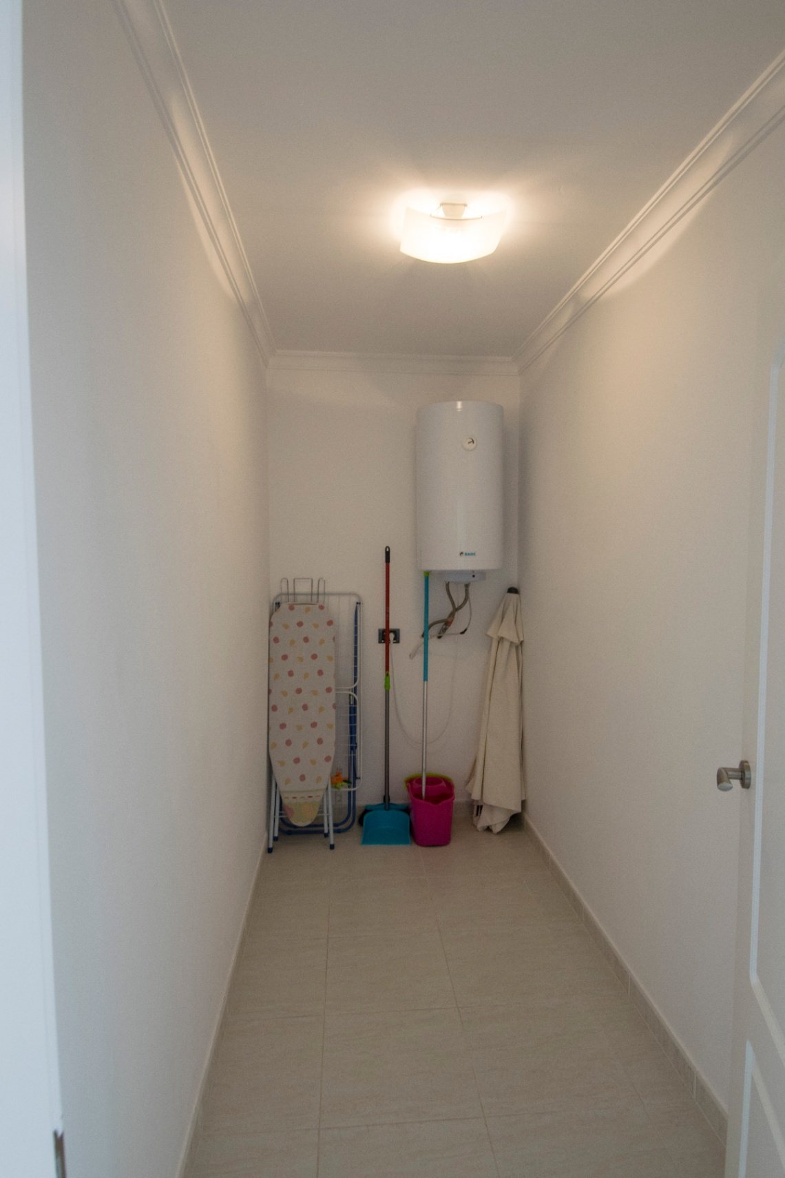 Practical utility room with integrated hot water tank - smart use of space included! Practical utility room with integrated hot water tank - smart use of space included!