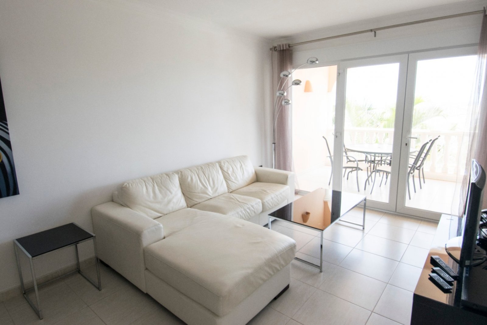 Bright living room with balcony access – modern oasis with floor-to-ceiling windows and elegant room design! Bright living room with balcony access – modern oasis with floor-to-ceiling windows and elegant room design!