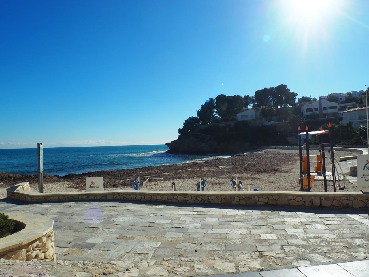Exclusive beachfront location with a high-quality natural stone promenade – direct access to the Mediterranean! Exclusive beachfront location with a high-quality natural stone promenade – direct access to the Mediterranean!