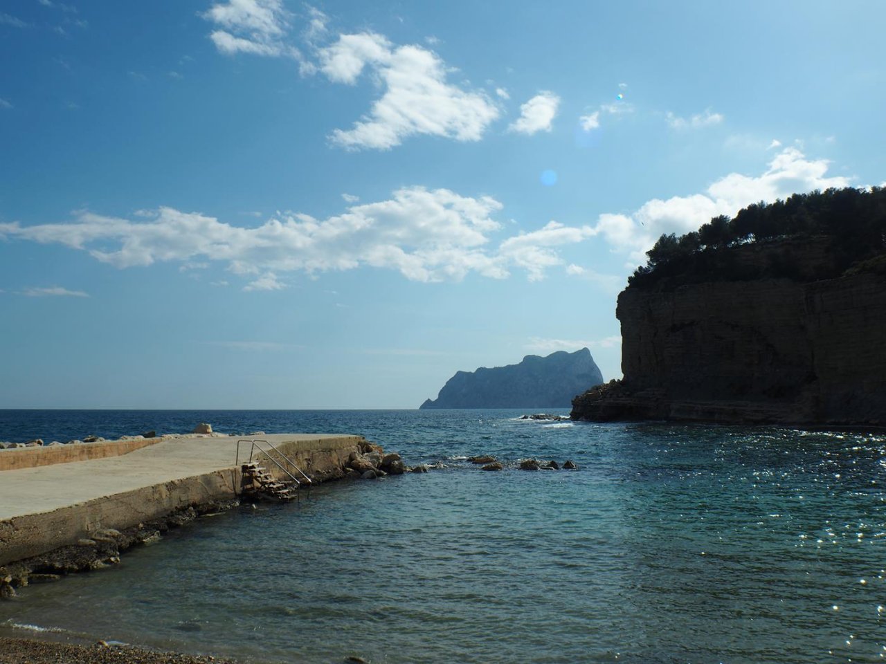 Exclusive seaside development with stunning views - Direct access to crystal-clear water! Exclusive seaside development with stunning views - Direct access to crystal-clear water!