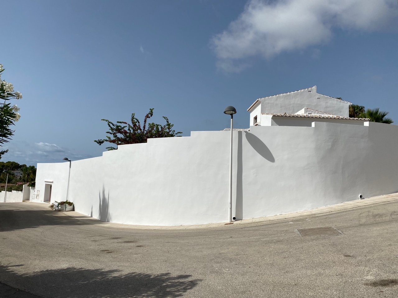 Exclusive new-build villa with maximum privacy - Mediterranean design in prime location! Exclusive new-build villa with maximum privacy - Mediterranean design in prime location!