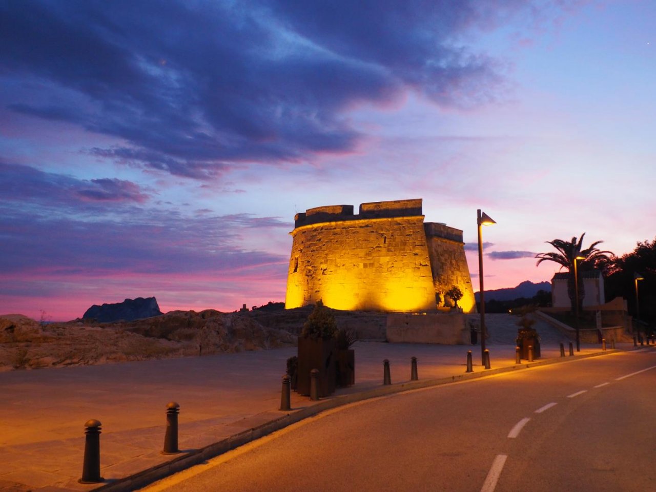 Historic property with sea view: renovated coastal fortress with unique panorama and direct road access Historic property with sea view: renovated coastal fortress with unique panorama and direct road access